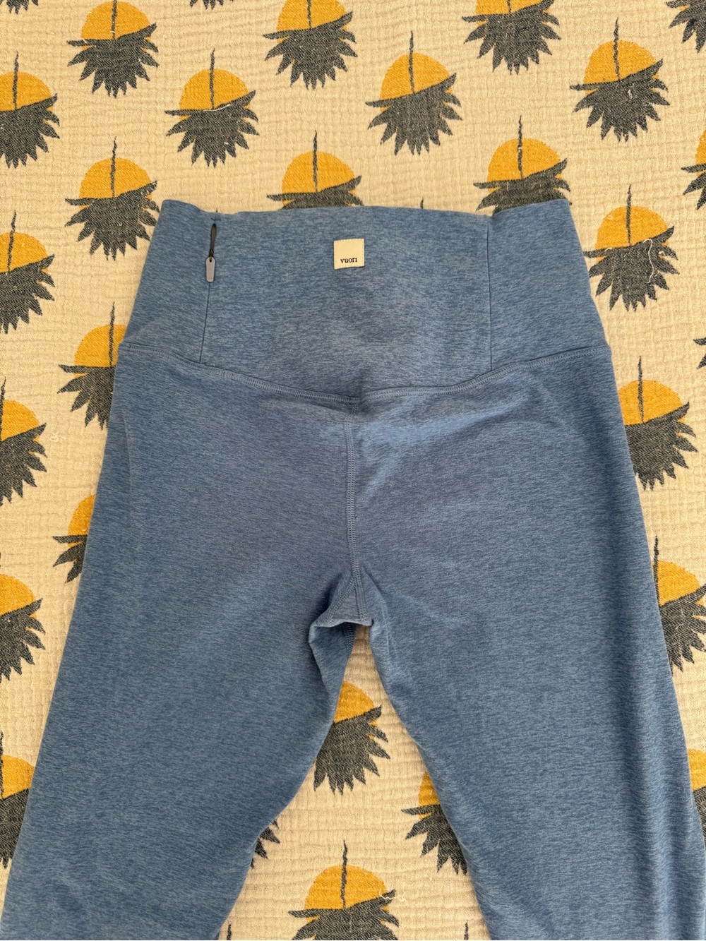 Vuori Kids Performance Leggings in Heather Blue